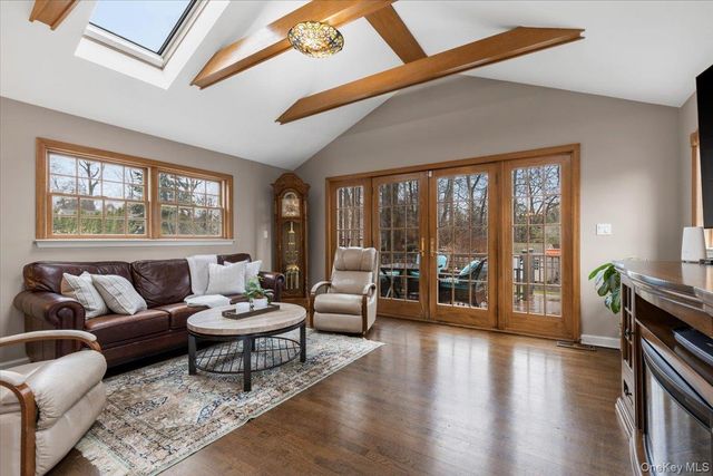 14 Edgemont Circle, Scarsdale, NY 10583
