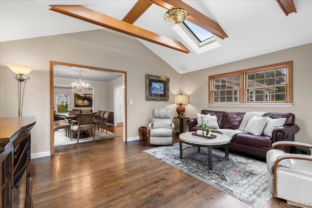 14 Edgemont Circle, Scarsdale, NY 10583
