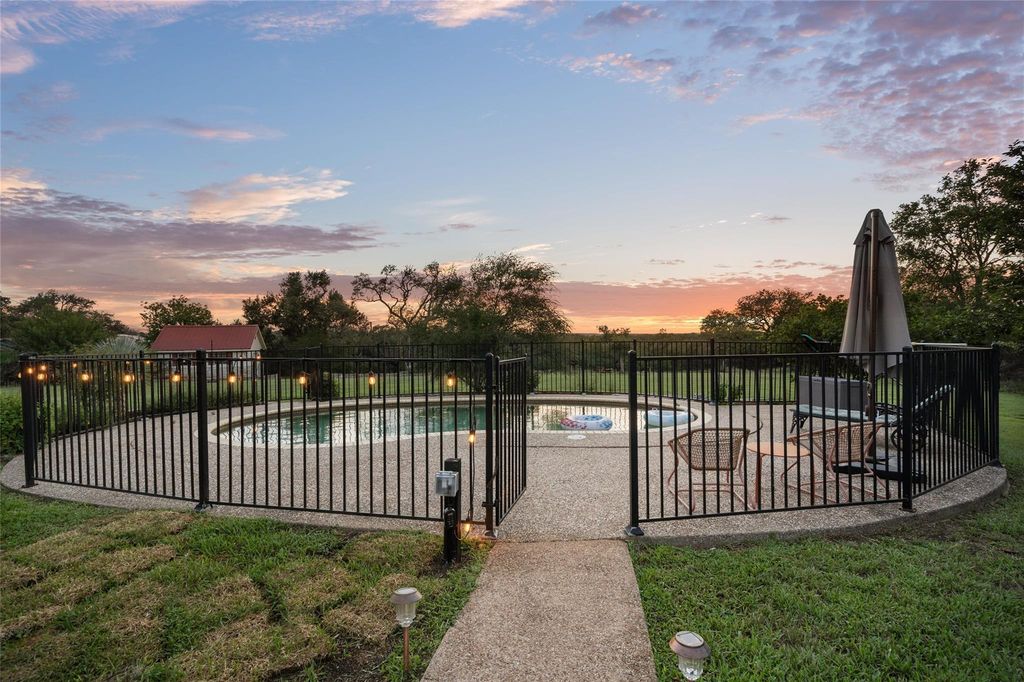 626 Canyon Rim DR, Dripping Springs, TX 78620