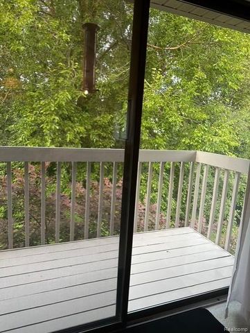 390 S Spring Brooke Drive 390, Brighton, MI 48116