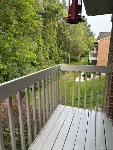 390 S Spring Brooke Drive 390, Brighton, MI 48116