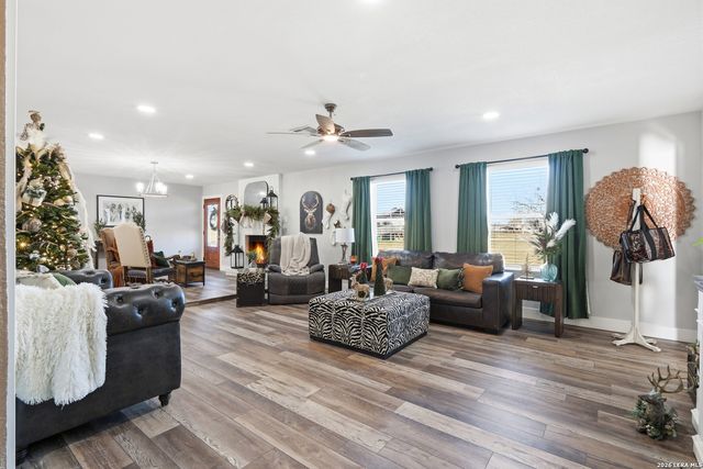 280 County Road 322, La Vernia, TX 78121