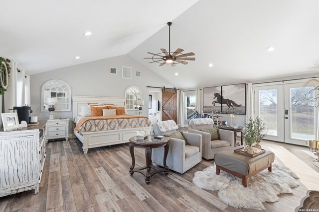 280 County Road 322, La Vernia, TX 78121