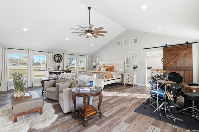 280 County Road 322, La Vernia, TX 78121