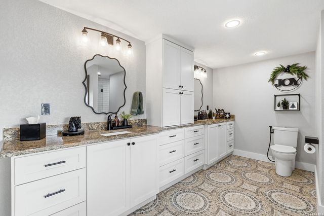 280 County Road 322, La Vernia, TX 78121