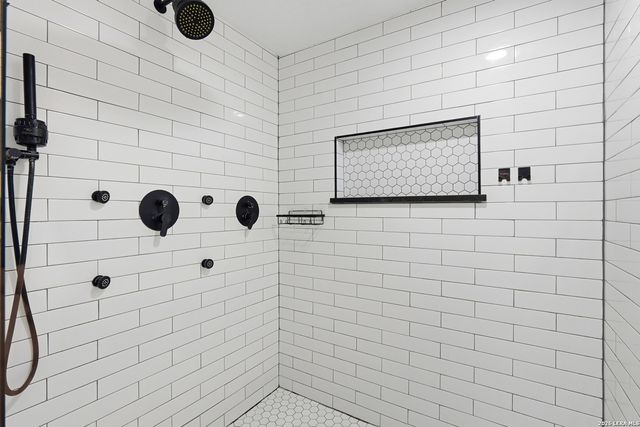 280 County Road 322, La Vernia, TX 78121