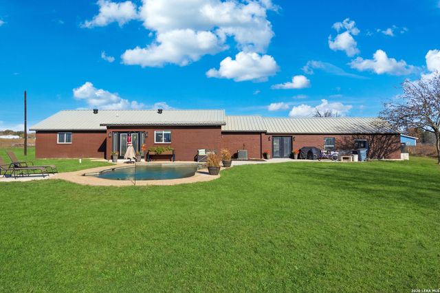 280 County Road 322, La Vernia, TX 78121