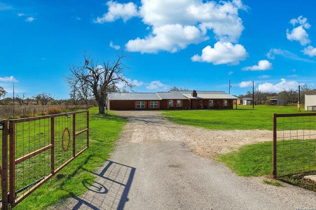 280 County Road 322, La Vernia, TX 78121