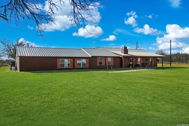 280 County Road 322, La Vernia, TX 78121