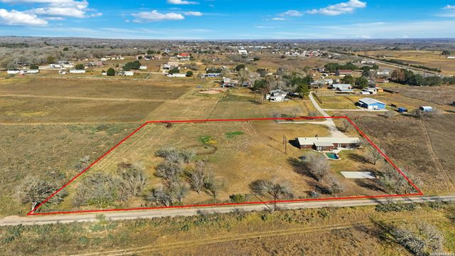 280 County Road 322, La Vernia, TX 78121