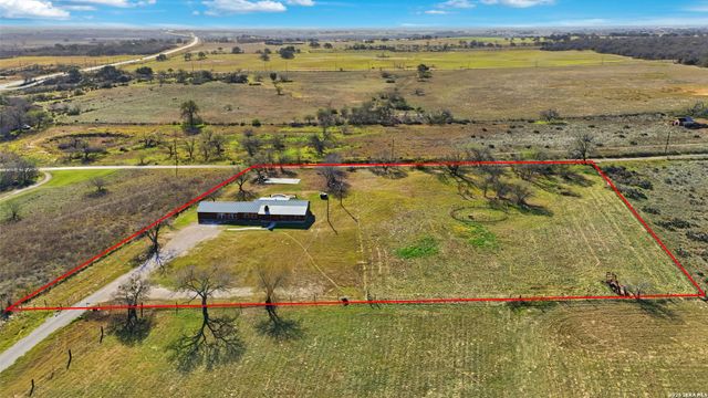 280 County Road 322, La Vernia, TX 78121