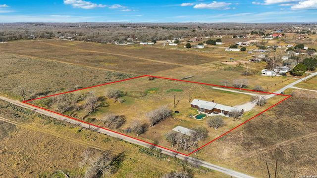 280 County Road 322, La Vernia, TX 78121