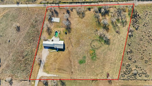 280 County Road 322, La Vernia, TX 78121