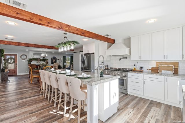 280 County Road 322, La Vernia, TX 78121