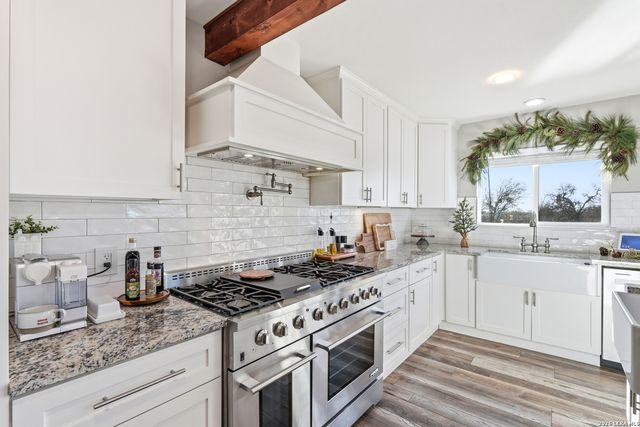 280 County Road 322, La Vernia, TX 78121