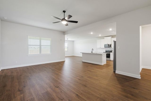 501 W Luna Blue LN, Jarrell, TX 76537
