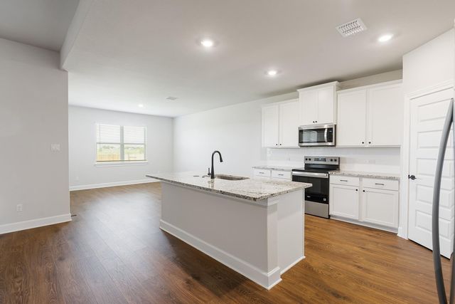 501 W Luna Blue LN, Jarrell, TX 76537