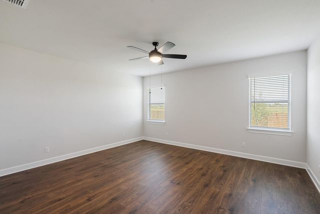 501 W Luna Blue LN, Jarrell, TX 76537