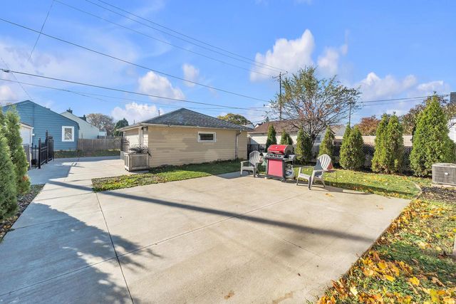 2109 W Oklahoma AVENUE, Milwaukee, WI 53215