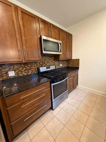 7733 N Marshfield Avenue 3, Chicago, IL 60626