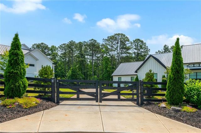 130 Von Lake Drive, Milton, GA 30004