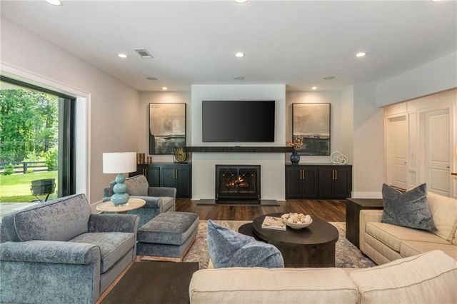 130 Von Lake Drive, Milton, GA 30004