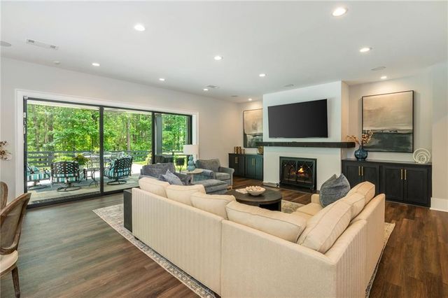 130 Von Lake Drive, Milton, GA 30004