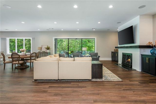 130 Von Lake Drive, Milton, GA 30004