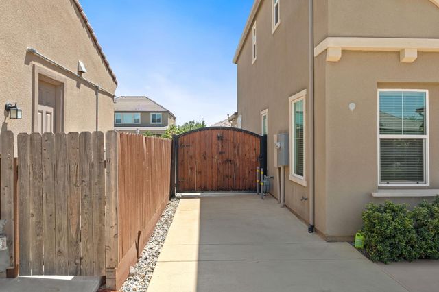 3264 Quincy Avenue, Clovis, CA 93619
