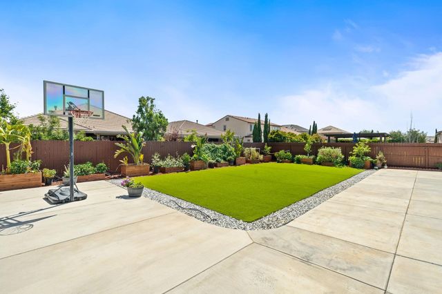 3264 Quincy Avenue, Clovis, CA 93619