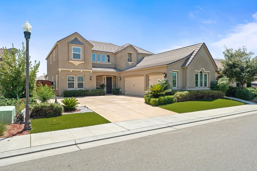 3264 Quincy Avenue, Clovis, CA 93619