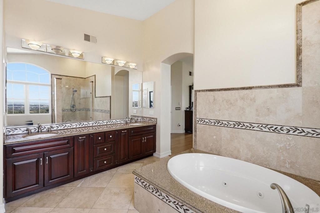 Image 12 of property listing at 454 Acero Pl, Chula Vista, CA 91910