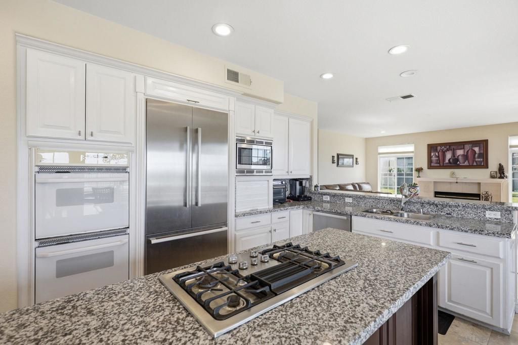 Image 15 of property listing at 454 Acero Pl, Chula Vista, CA 91910