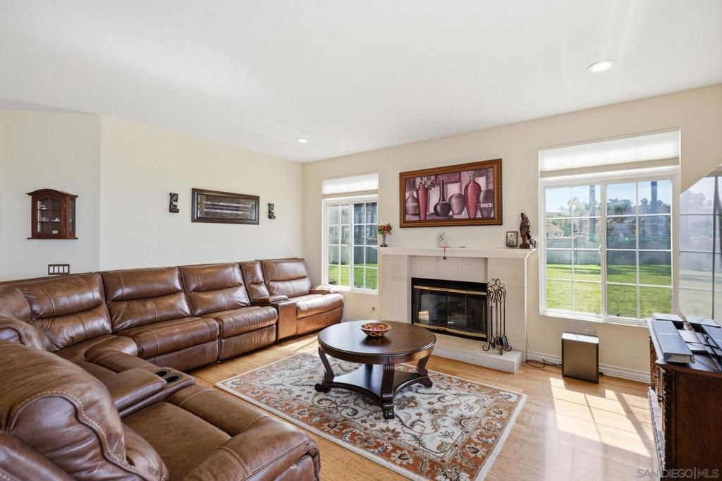 Image 18 of property listing at 454 Acero Pl, Chula Vista, CA 91910