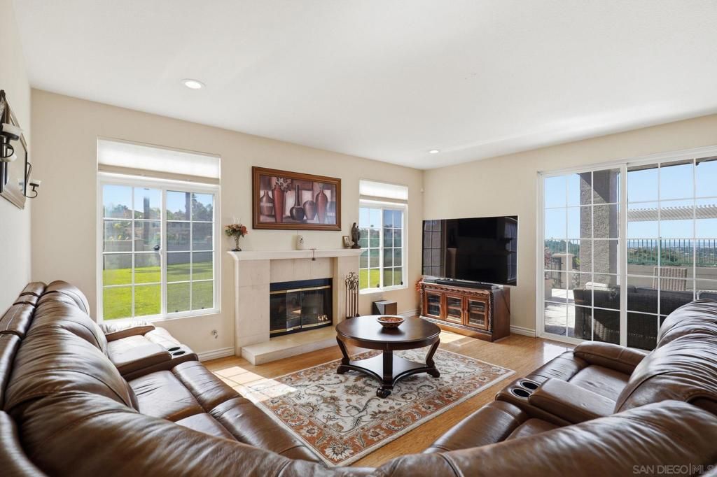 Image 19 of property listing at 454 Acero Pl, Chula Vista, CA 91910