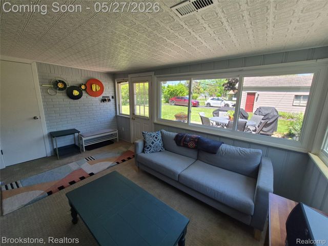 2664 Penna Drive, West Bloomfield Charter Township, MI 48324