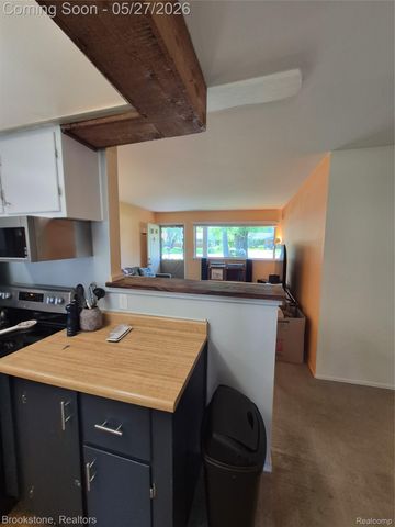 2664 Penna Drive, West Bloomfield Charter Township, MI 48324