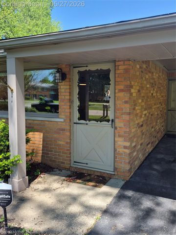 2664 Penna Drive, West Bloomfield Charter Township, MI 48324