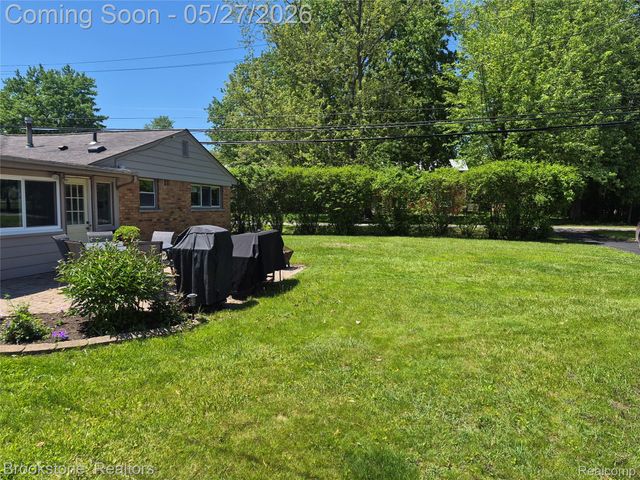 2664 Penna Drive, West Bloomfield Charter Township, MI 48324