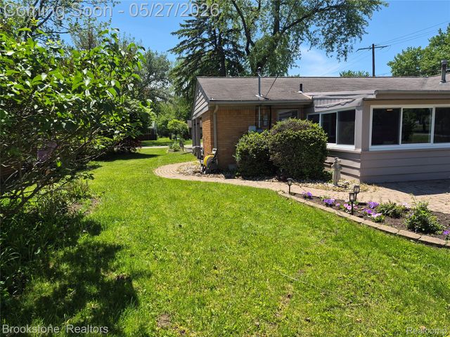 2664 Penna Drive, West Bloomfield Charter Township, MI 48324