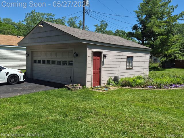 2664 Penna Drive, West Bloomfield Charter Township, MI 48324