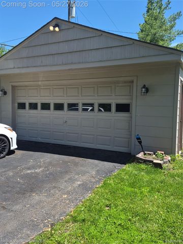 2664 Penna Drive, West Bloomfield Charter Township, MI 48324
