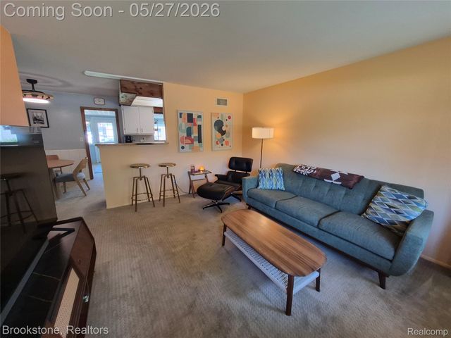 2664 Penna Drive, West Bloomfield Charter Township, MI 48324
