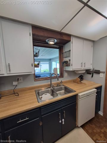 2664 Penna Drive, West Bloomfield Charter Township, MI 48324
