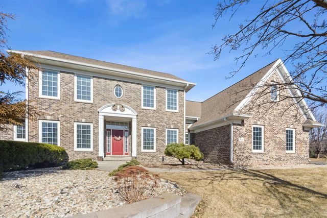 3023 Wellington Drive, Cedar Falls, IA 50613