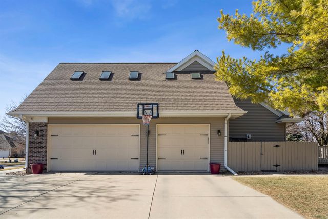 3023 Wellington Drive, Cedar Falls, IA 50613