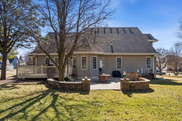 3023 Wellington Drive, Cedar Falls, IA 50613