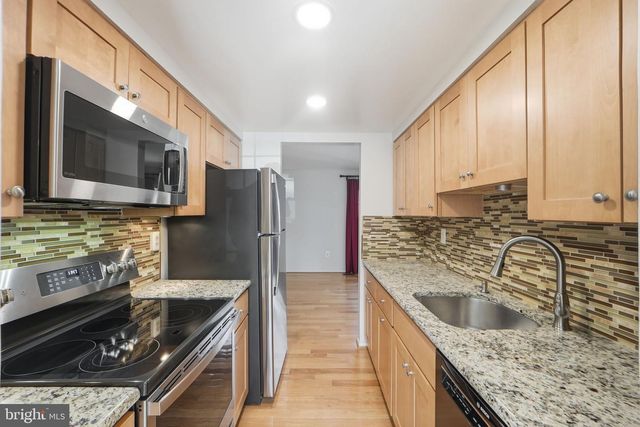 6404 BLARNEY STONE CT, Springfield, VA 22152