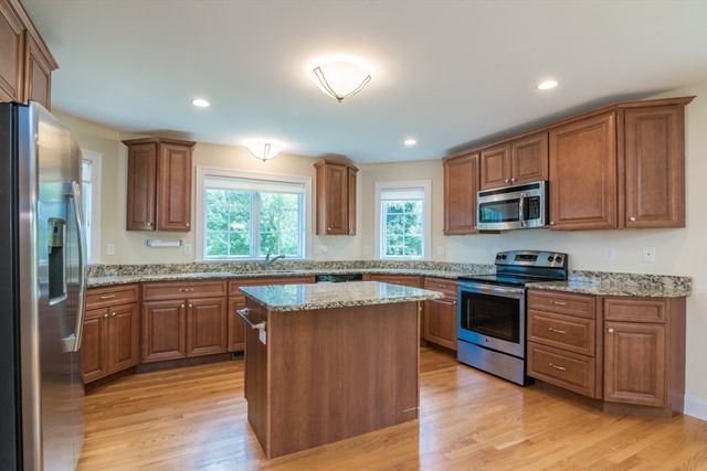 20 Bridge Rd 33, Northampton, MA 01062