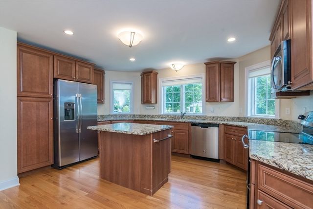 20 Bridge Rd 33, Northampton, MA 01062